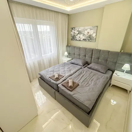 Family 1157 Apartment *